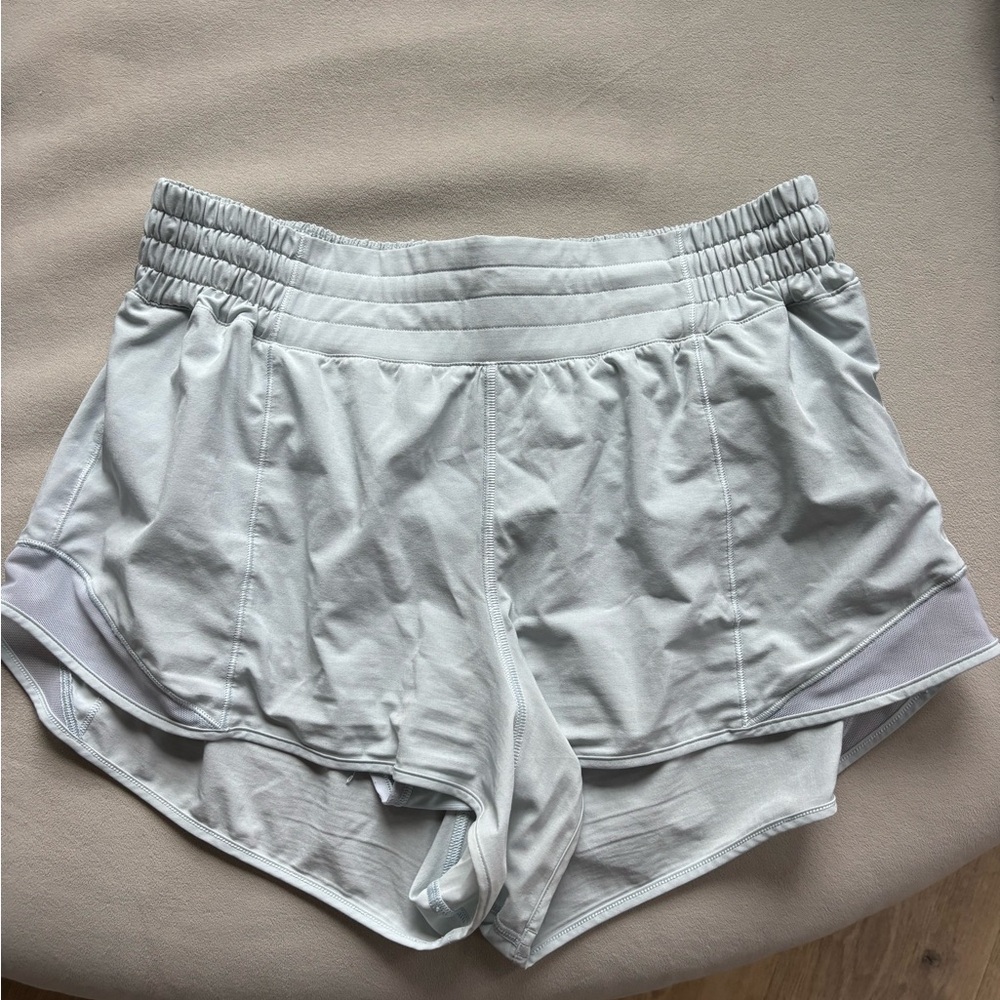 Lululemon Hotty Hot size 10 2.5 inch shorts
